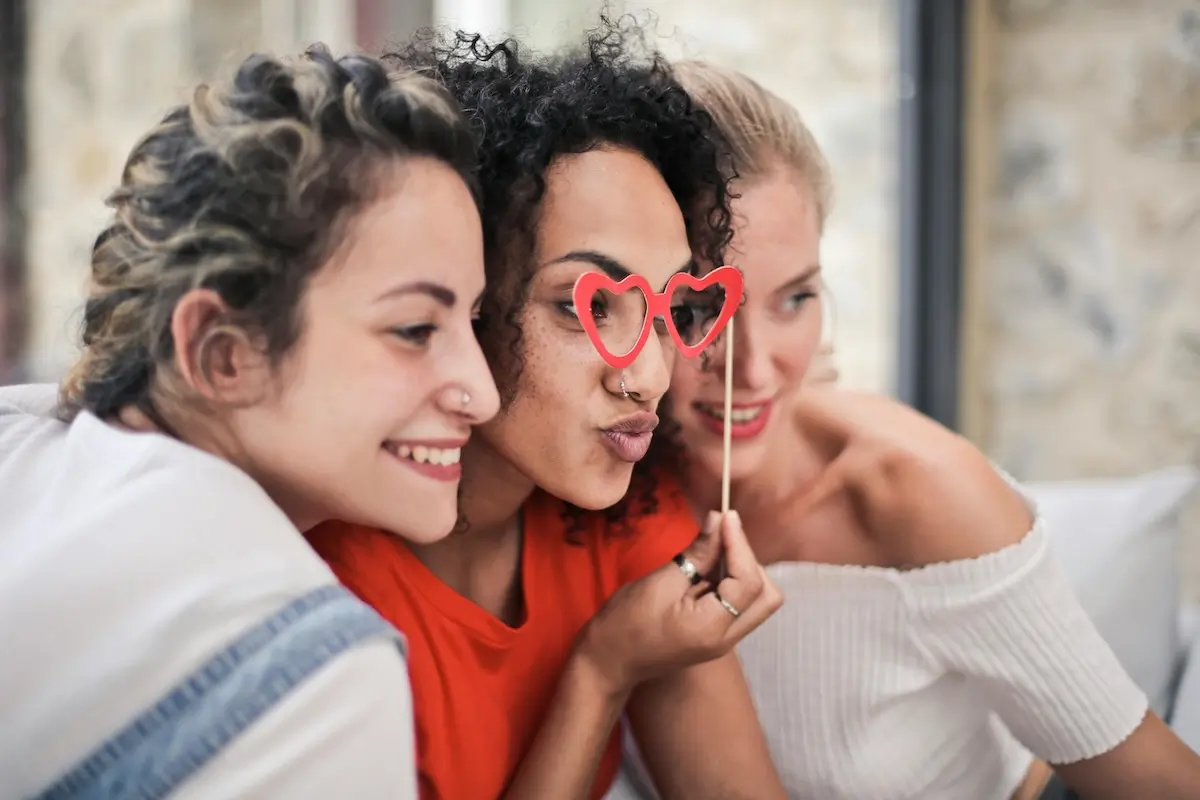 3 female friends posing for a photo
