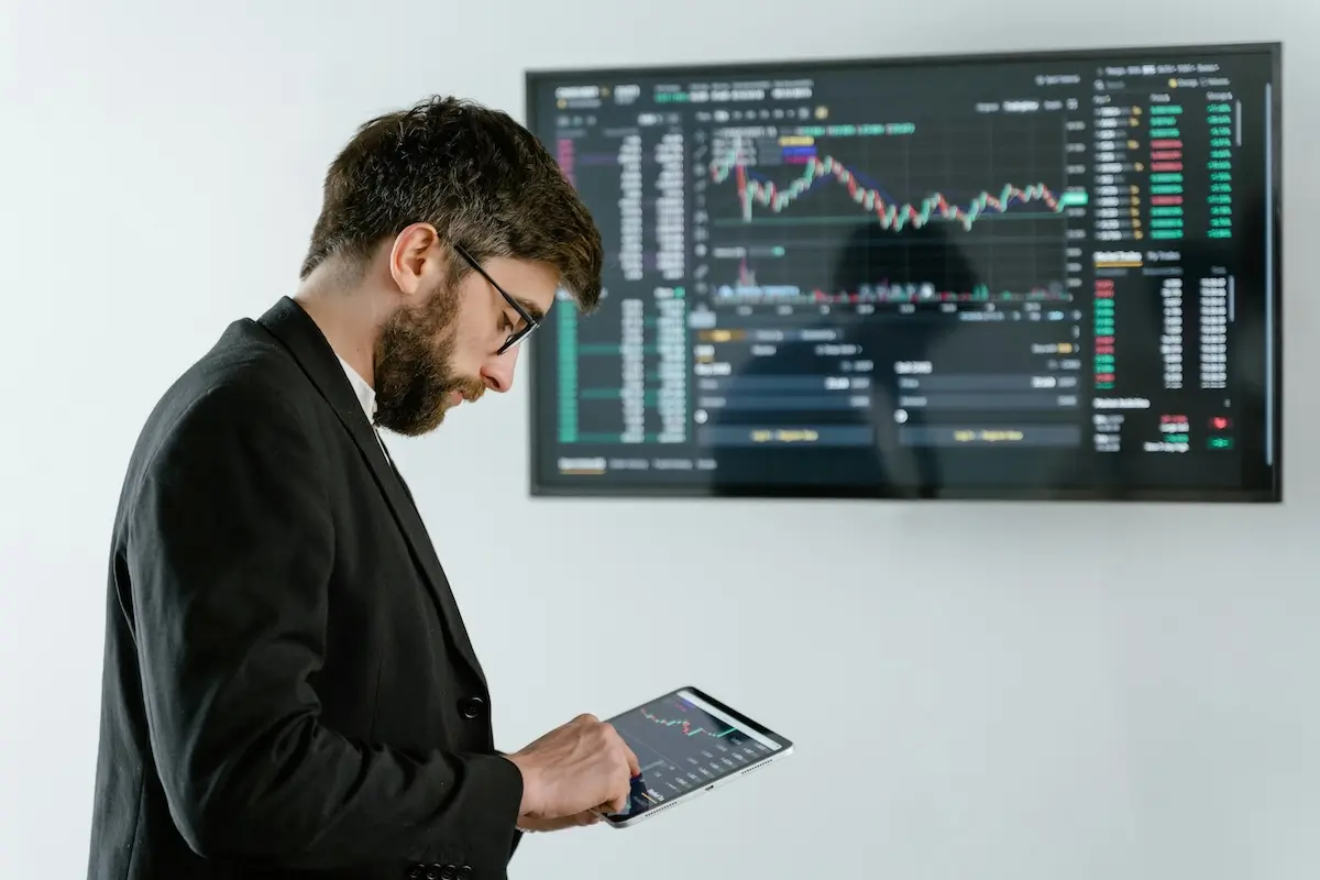 Trader on DEX Screener by Tima Miroshnichenko on pexels.com