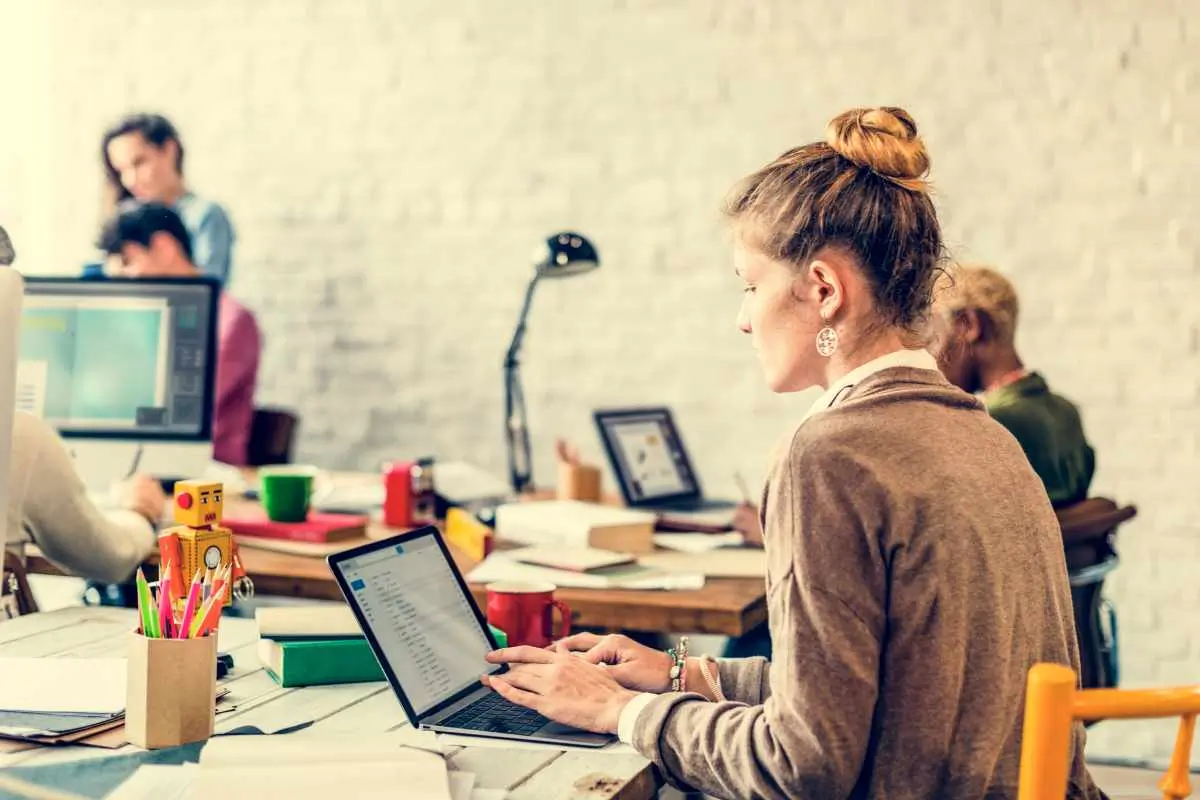 An image showing a female freelancer in web3 