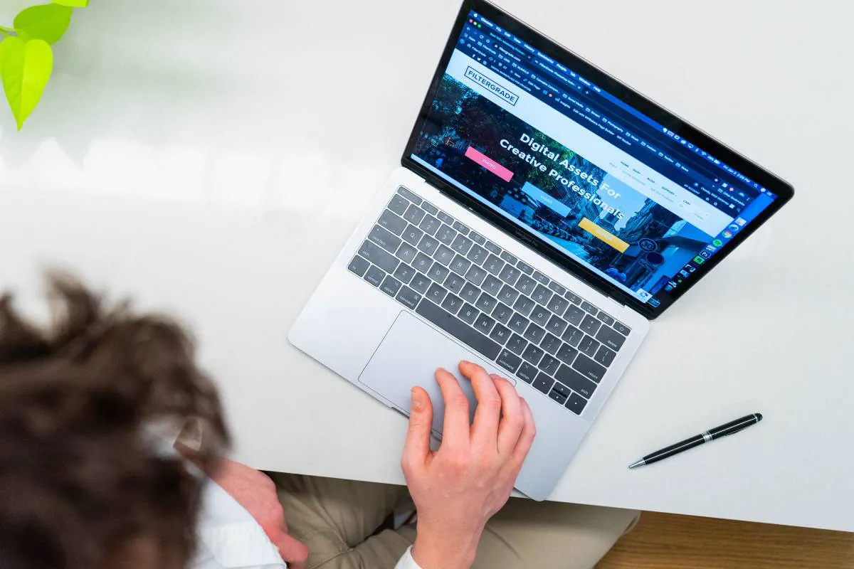 A man writing web3 blog using wordpress