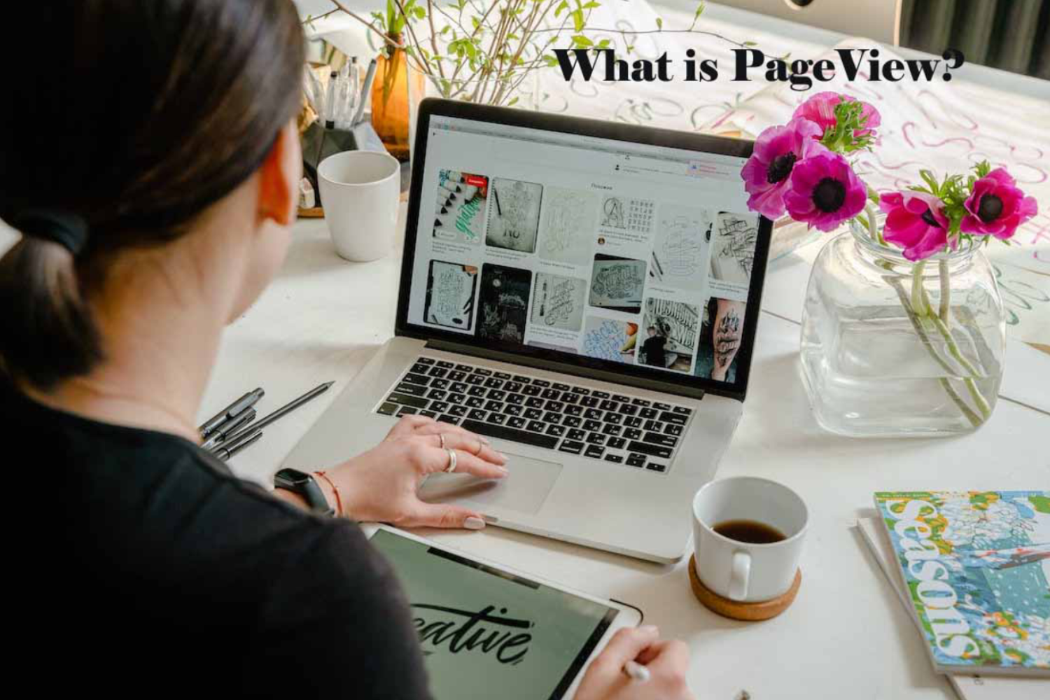 Woman looking at internal linking on a computer screen