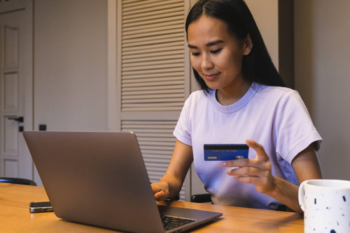 An image showing a lady doing payment processor