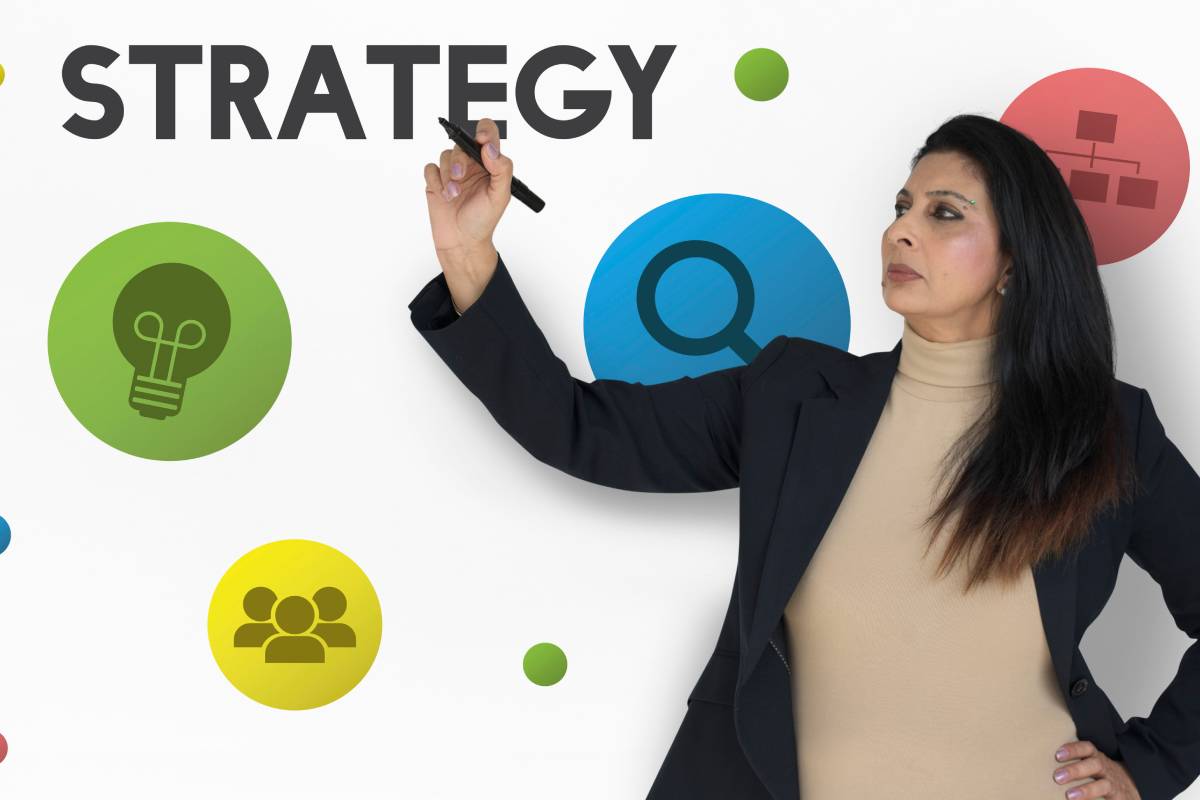 An image showing a lady teaching SEO strategy