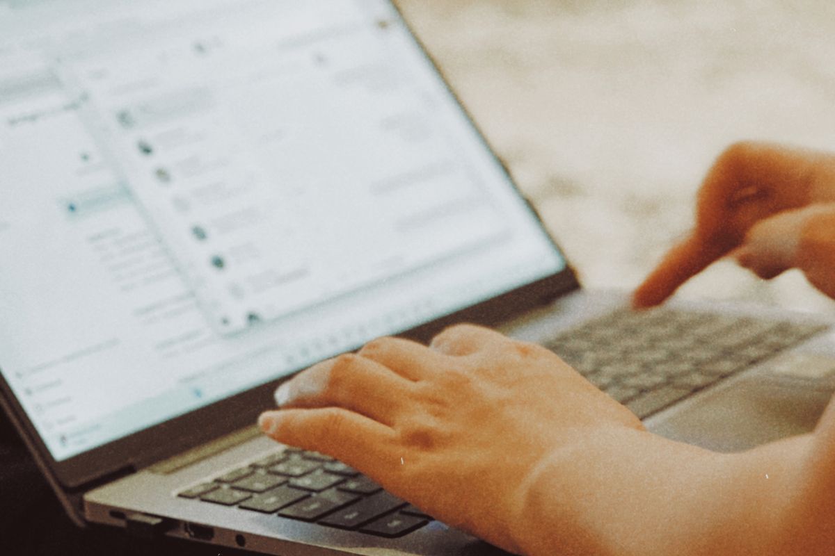 An image showing web3 expert doing cold emailing by Aibek Skakov
