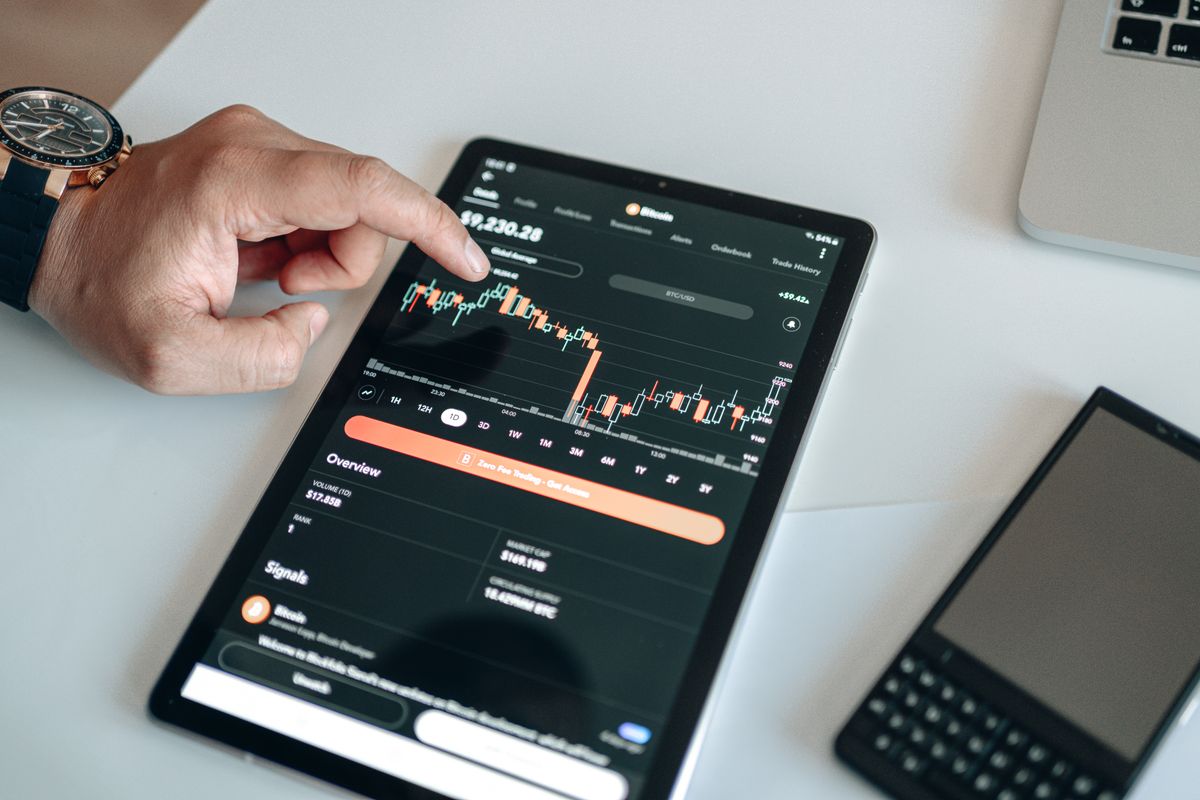 An image showing web3 expert trading Digital Asset by AlphaTradeZone