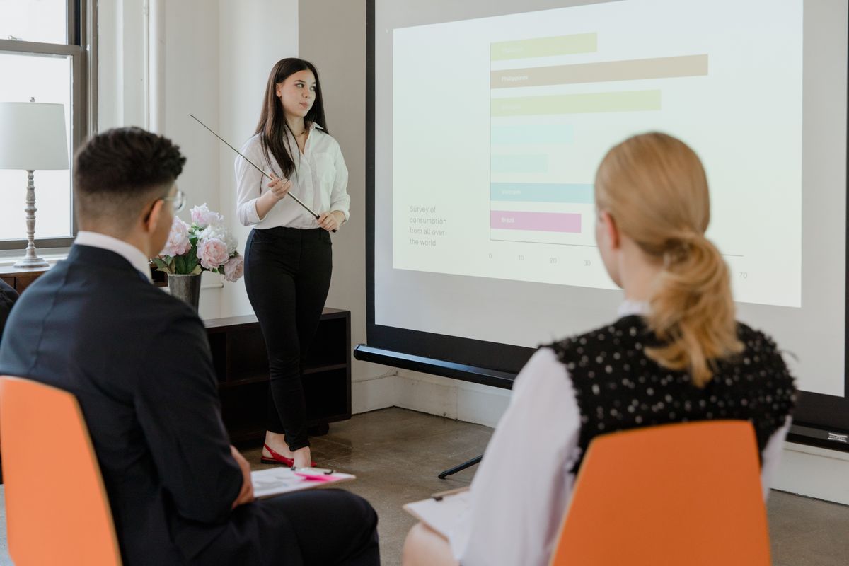 An image showing a web3 expert explaining What Google's AI Link Attribution Update Means for Web3 Brands by RDNE Stock project