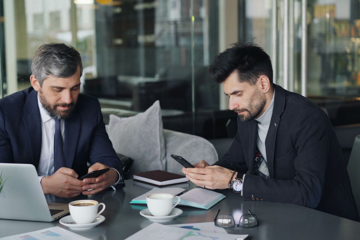 An image showing stablecoin expert discusing how to generate B2B Leads by AI25.Studio Studio