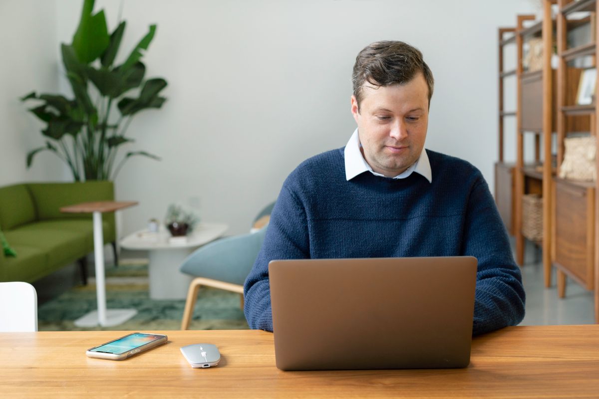 An image showing French Fintech Founder researching MiCA Compliance by linkedin sales navigator